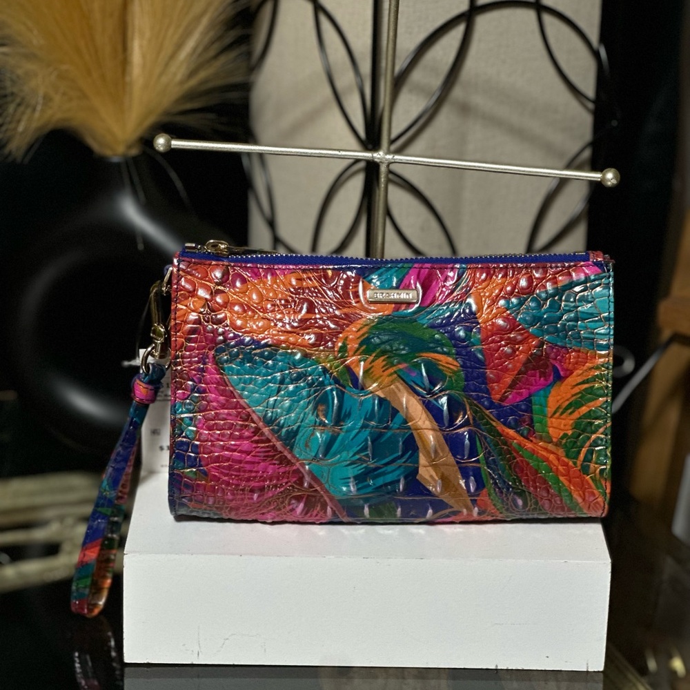 Brahmín Daisy Wristlet Color: LUSH